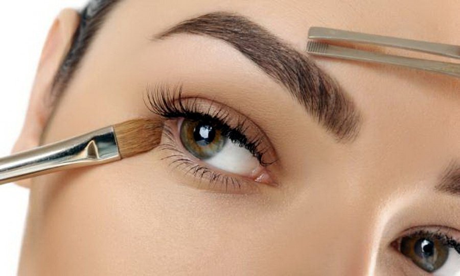 los-7-trucos-para-disimular-los-cachetes-con-maquillaje-002
