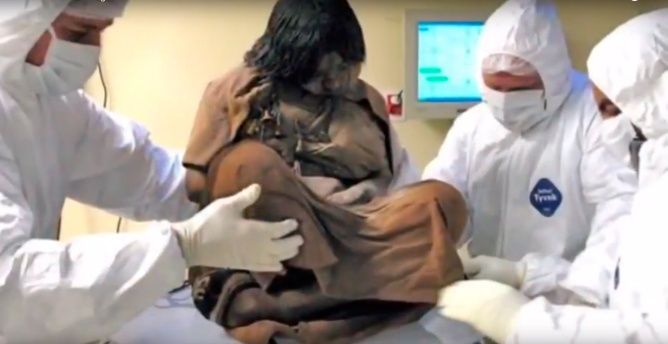 los-misterios-de-la-nina-que-esta-congelada-desde-hace-mas-de-500-anos-politicas-de-facebook-000