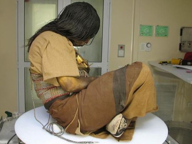 los-misterios-de-la-nina-que-esta-congelada-desde-hace-mas-de-500-anos-politicas-de-facebook-001