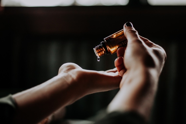 sigue-estos-consejos-si-tienes-labios-secos-y-agrietados--003