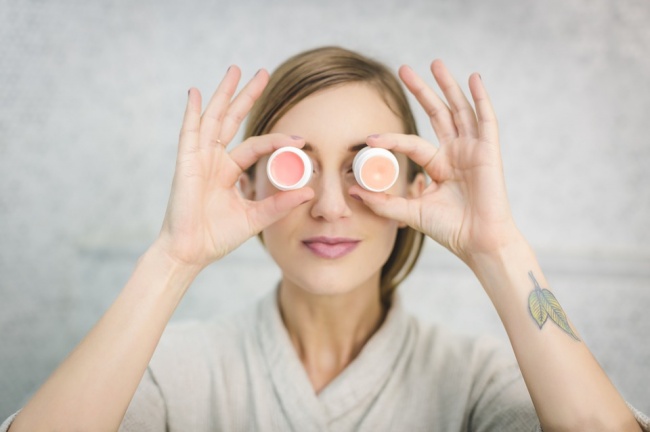 sigue-estos-consejos-si-tienes-labios-secos-y-agrietados--007
