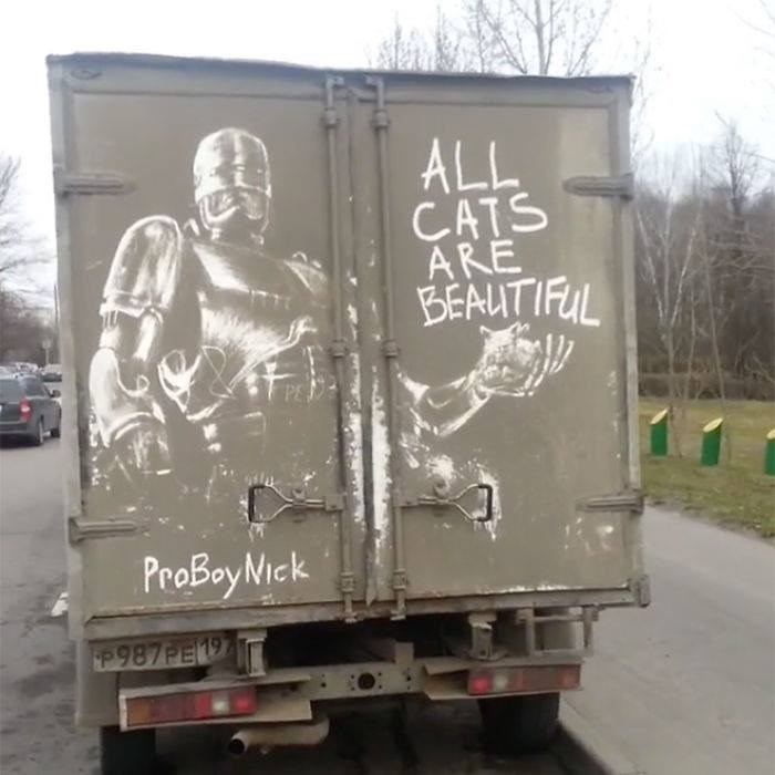 un-artista-ruso-transforma-los-autos-sucios-de-la-calle-en-verdaderas-obras-de-arte-006